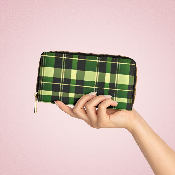 PersonaPouch Zipper Wallet: Tailored Treasures for Your Pocket!