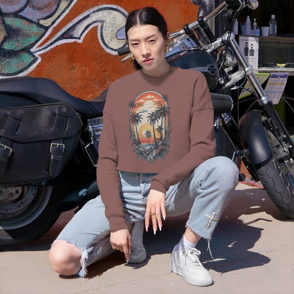 Crop It Like It’s Hot: The Women's Cropped Sweatshirt That’s Breaking the 'Net